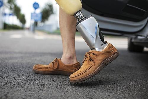 安裝一個(gè)假肢大概需要多少錢(qián)鄭州力康假肢廠家(圖1) 安裝一個(gè)假肢大概需要多少錢(qián)鄭州力康假肢廠家(圖1)