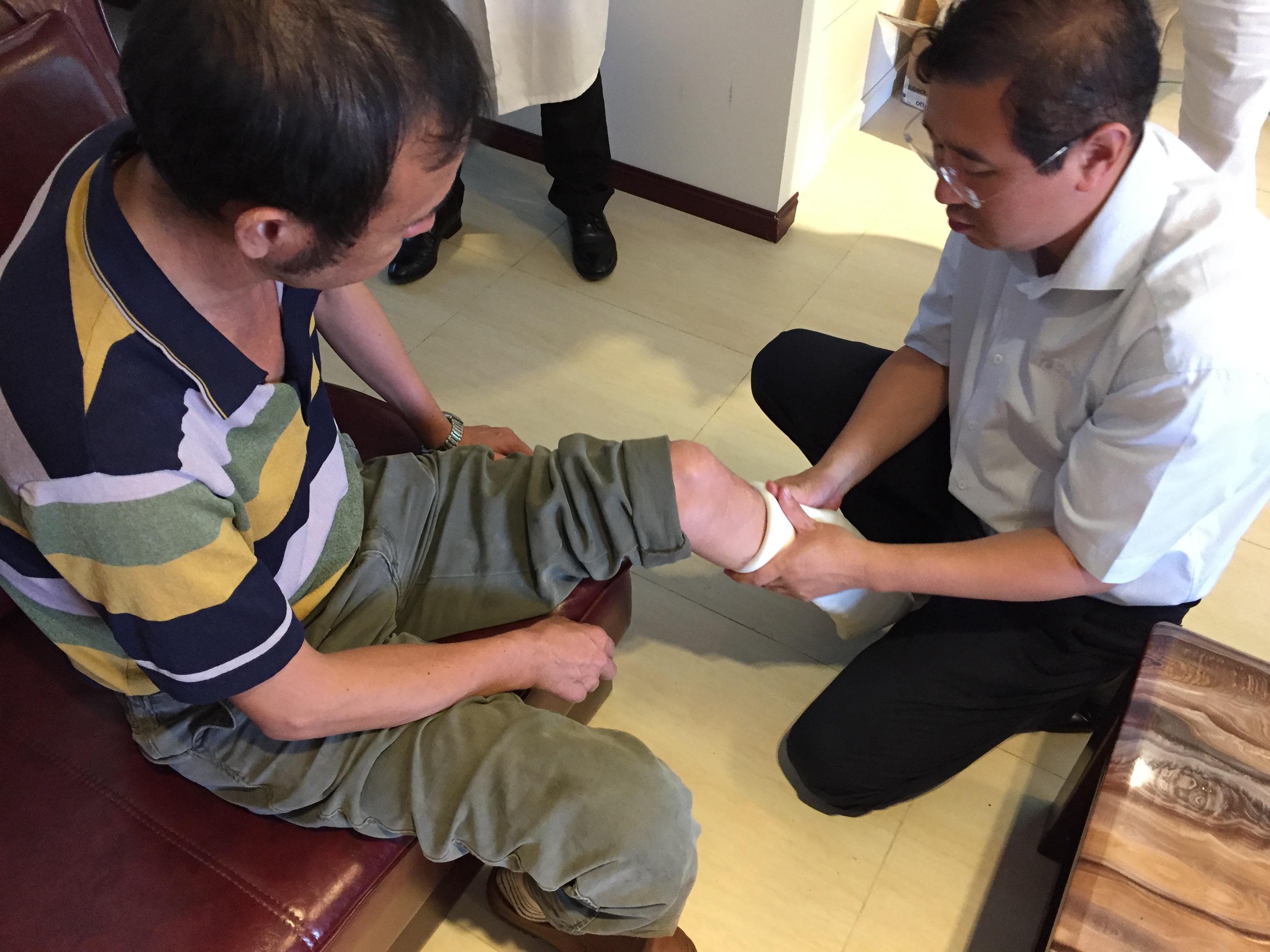 假肢患者進行安裝腿部假肢矯形器時注意哪些事項(圖1) 假肢患者進行安裝腿部假肢矯形器時注意哪些事項(圖1)